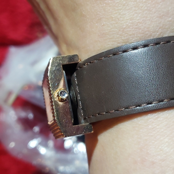 Authentic Bcbgmaxazria rose gold and leather watch - Picture 5 of 5
